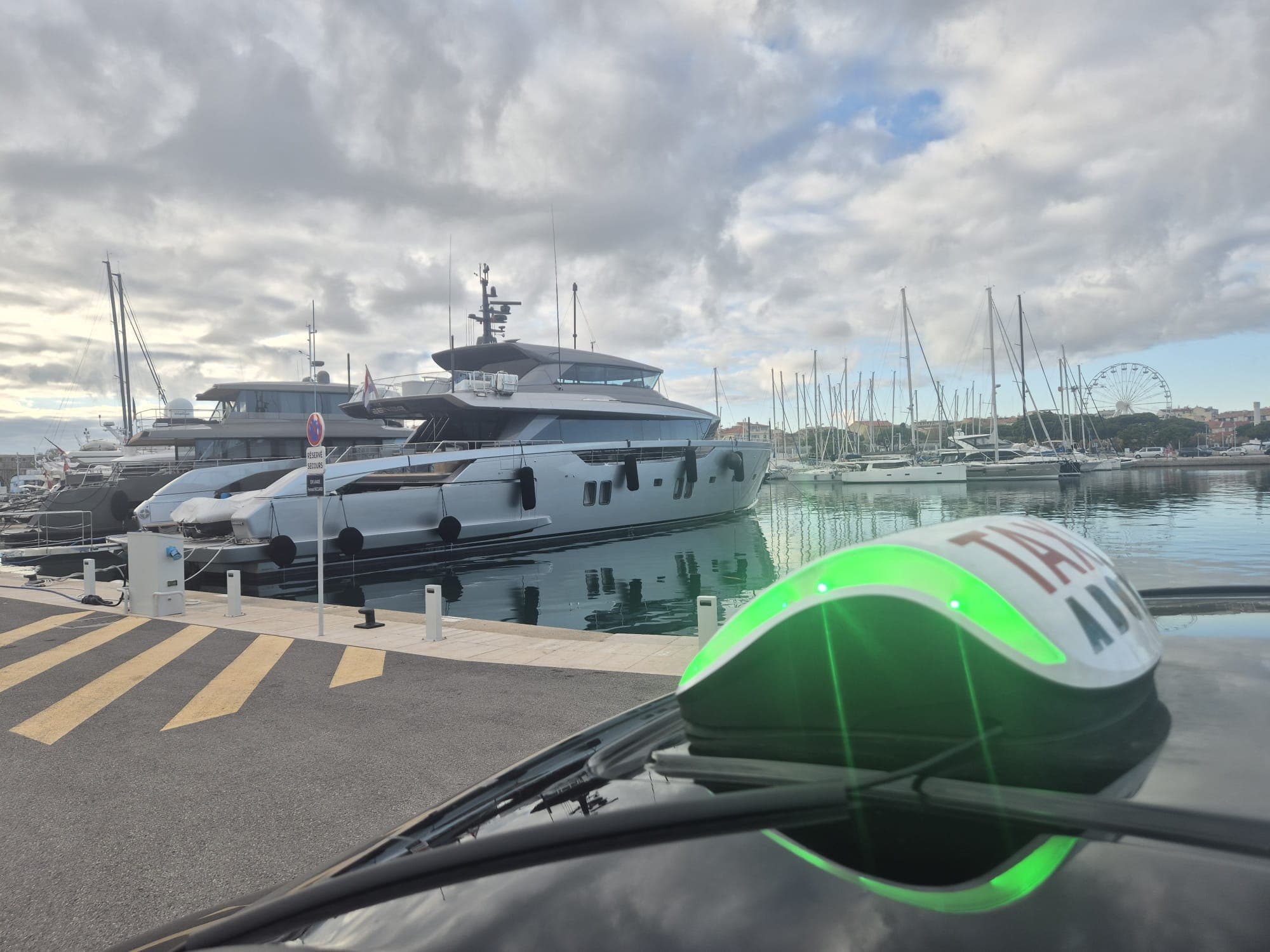 Taxi à Antibes : comment organiser facilement ses déplacements sur la Côte d’Azur ?