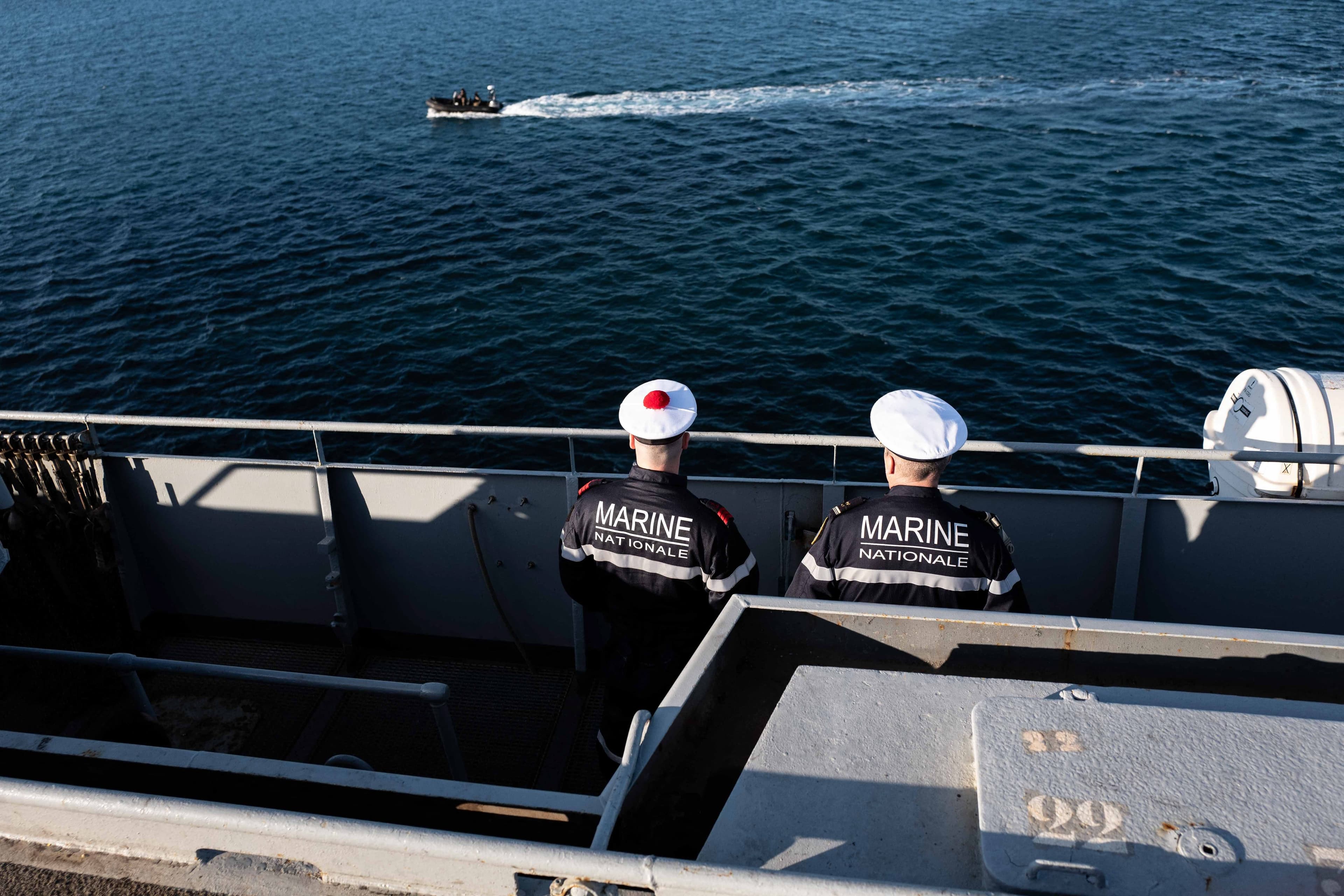 Charles de Gaulle à Ormuz : le porte-avions reste en zone