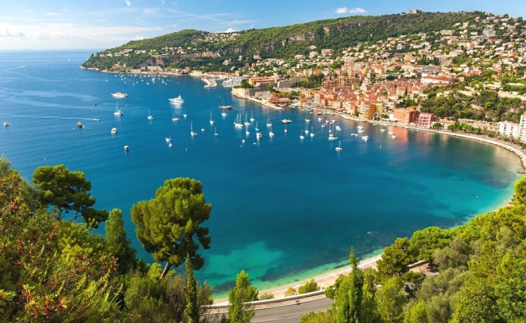 Comment organiser un road trip de luxe à travers les plus beaux villages du Var et de la Côte d'Azur ?